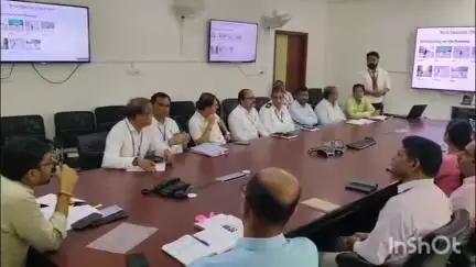 बड़गांव: उदयपुर: एयरपोर्ट के आसपास सुरक्षित माहौल पर जोर, बर्ड स्ट्राइक रोकथाम व सुरक्षा व्यवस्था पर हुई अहम बैठक