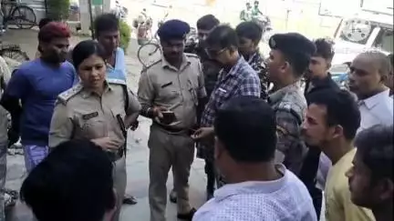 गोरौल: गोरौल चौक स्थित एक सोना-चांदी की दुकान में 6 अपराधियों ने ₹20 लाख की लूट की