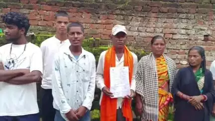 टाटीझरिया: पसेरी-बेलाटांड: मृत्यु प्रमाण पत्र के लिए भटक रहे परिजन, 30 मई को दुर्घटना में हुई थी किशोर की मौत