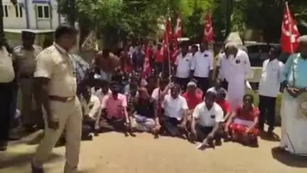 விருத்தாசலம்: கழிவு நீர் கலந்த குடிநீரை குடித்த மாணவன் பலியான விவகாரத்தில் அமைச்சரின் வாக்குறுதி நிறைவேற்ற கோரி சிபிஎம் விருத்தாசலத்தில் முற்றுகை போராட்டம்