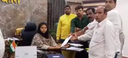 चतरा: विश्व जनसंख्या दिवस पर राष्ट्रीय हिंदू फ्रंट के जिलाध्यक्ष ने चतरा उपायुक्त को सौंपा ज्ञापन
