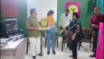 रादौर: अलाहर की अपूर्वा काम्बोज सीए परीक्षा पास करने के बाद बच्चों को प्रोत्साहित करने अपने स्कूल पहुंचीं