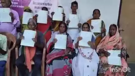 सोनो: झाझा प्रखंड कार्यालय में पेंशनधारियों का हुआ सम्मान, राशि बढ़ने पर उन्होंने जताया आभार