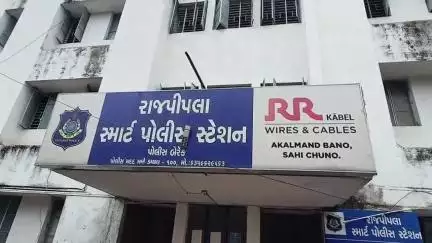 નાંદોદ: તાલુકામાં એક ગામે સામૂહિક બળાત્કારની ઘટના બની છે. 3 ઈસમો સામે રાજપીપળા પોલીસે ફરિયાદ નોંધણી તપાસ હાથ ધરી છે