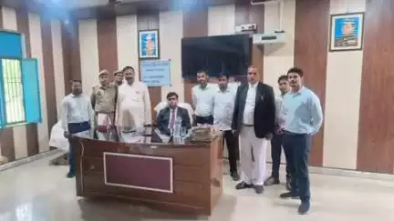 कोरांव: सचल ग्राम न्यायालय बड़ोखर में 18 मुकदमों का निस्तारण, न्यायाधिकारी अभय दीप विश्वकर्मा ने की सुनवाई