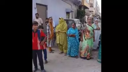 મોરબી: મોરબીના મહેન્દ્રપરા-12 વિસ્તારના નાગરિકોએ ઉભરાતી ભૂગર્ભ ગટરની સમસ્યાથી કંટાળી કર્યો ચક્કાજામ...
#jansamasya