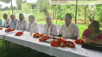 सीकर: एक पेड़ मां के नाम अभियान के तहत विद्यालय में 600 पौधे किए गए वितरित