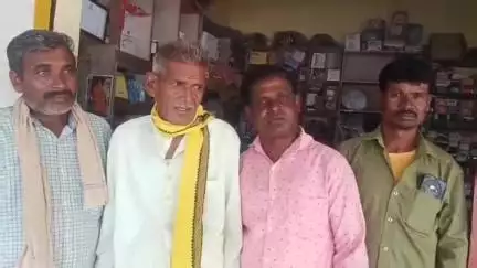 సిర్పూర్ టి: కౌటాల మండల కేంద్రంలో రైతులకు అందవలసిన యూరియా పక్కదారి పడుతుందని ఆవేదన వ్యక్తం చేసిన రైతులు