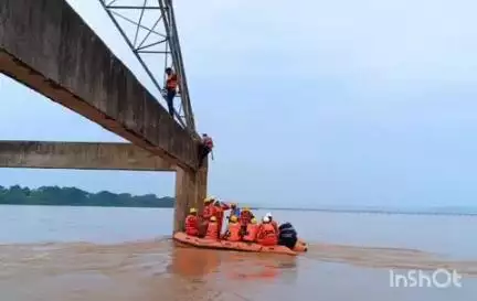 କଟକ ପୌରାଞ୍ଚଳ: ସାନମୁଣ୍ଡଳୀରେ ମହାନଦୀରେ ଥିବା ଉଚ୍ଚ କ୍ଷମତା ସମ୍ପନ୍ନ ବିଦ୍ୟୁତ ଖୁଣ୍ଟରୁ ଶୁକ୍ରବାର ବିଦ୍ୟୁତ୍ ଯୋଗାଣ ବାଧାପ୍ରାପ୍ତ।