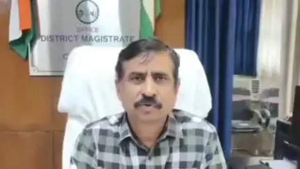 भिंड नगर: भिण्ड कलेक्टर संजीव श्रीवास्तव ने लोक सेवा केंद्र के ऑपरेटर को कारण बताओ नोटिस जारी किया