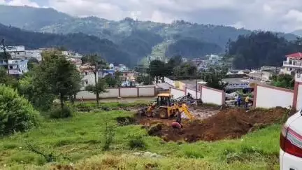 लोहाघाट में 168 लाख रुपए की लागत से बनने वाले डॉक्टर्स हॉस्टल का निर्माण कार्य शुरू।