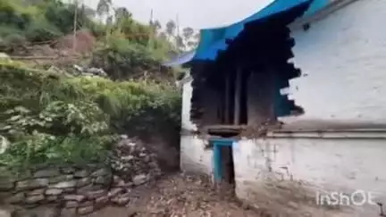 अल्मोड़ा: रैंगल गांव पहुंचकर विधायक मनोज तिवारी ने बारिश से क्षतिग्रस्त भवन का निरीक्षण किया, आर्थिक मदद का आश्वासन दिया