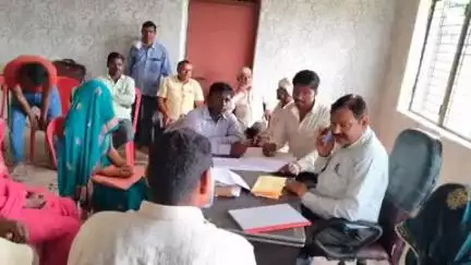 कोरांव: ग्राम पंचायत रत्योरा में आयोजित खुली बैठक में करिश्मा का किया गया पंचायत सहायक के रूप में चयन