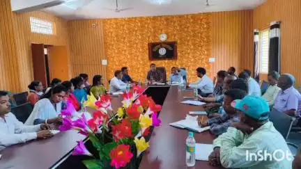गारू: प्रखंड समन्वय समिति की बैठक शुक्रवार को दोपहर 12 बजे प्रखंड कार्यालय गारु के सभागार में हुई