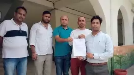 ऋषिकेश: युवाओं ने एसडीएम को तहसील में राष्ट्रपति के नाम ज्ञापन सौंपा, महाराष्ट्र में जबरन मराठी बोलने और हमले के विरोध में
