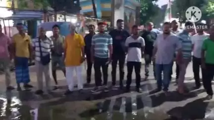 কৈলাশহর: কৈলাসহর জেলা হাসপাতালে আবর্জনার স্তুপ নিয়ে অসন্তোষ প্রকাশ করলেন কংগ্রেস দলের নেতৃত্বরা