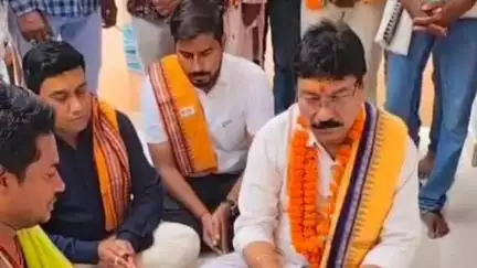 ବିଜେପୁର: ଜଗଲପାଟ ଗ୍ରାମରେ ଧାନସଂଗ୍ରହ କେନ୍ଦ୍ର କୁ ମାନ୍ୟବର ବିଧାୟକ ସନତ କୁମାର ଗଡ଼ତିଆ ଶୁଭ ଉଦଘାଟନ କଲେ