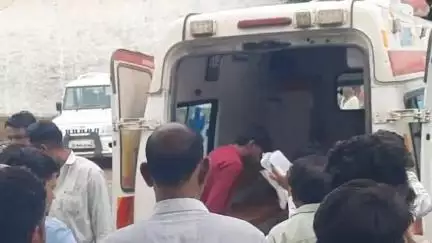 पटेरा: कुअखेड़ा के पास बाइक सवार अनियंत्रित होकर गिरा, 108 वाहन से ज़िला अस्पताल रेफर