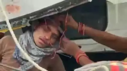 मीनापुर: मकसूदपुर हाइवे पर एंबुलेंस व पिकअप वैन की टक्कर, चालक समेत तीन घायल