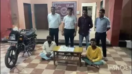 નિઝર: તાપી એલસીબી પોલીસે નિઝર apmc ત્રણ રસ્તા નજીકથી ઘરફોડ ચોરીના બે આરોપીને ઝડપી લઈ 6.80 લાખનો મુદામાલ કબ્જે કર્યો.
