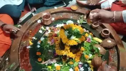 खातेगांव: सावन महीने की शुरुआत, नेमावर के नर्मदा तट स्थित सिद्धनाथ मंदिर में उमड़ी भक्तों की भीड़