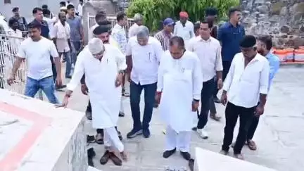 सुमेरपुर: सुमेरपूर में केंद्रीय मंत्री गजेंद्र सिंह शेखावत ने शहीद पायलट ऋषिराज सिंह के निवास पर पुष्प अर्पित कर दी श्रद्धांजलि