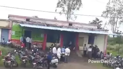 ग्राम पंचायत पालाचौरई सहित अन्य दुकानों पर यूरिया खाद की कमी, जनप्रतिनिधियों ने SDM से की मुलाकात
