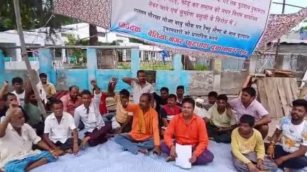 बेतिया: दुकानदारों का नगर निगम के खिलाफ प्रदर्शन, ई-रिक्शा पड़ाव का विरोध