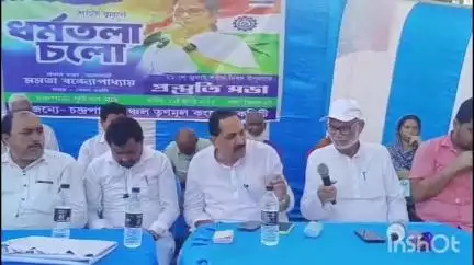 রতুয়া ২: শহীদ দিবস সাফল্যমন্ডিত করতে চন্দ্রপাড়া এলাকায় জেলা সভাপতি উপস্থিতিতে তৃণমূলের সভা