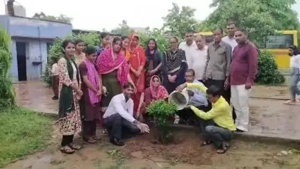 सूरजगढ़: काजड़ा में ग्रामीणों ने सावन मास के शुभारंभ पर अनूठी पहल की, सरपंच मंजू तंवर ने पर्यावरण संरक्षण का दिया संदेश