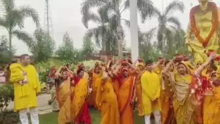 बदलापुर: बरौली में पूर्व विधायक के आवास पर श्रीमद्भागवत कथा से पूर्व निकाली गई कलश यात्रा