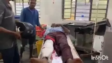 मनोहरपुर: डिग्री कॉलेज के पास सड़क दुर्घटना में पिता-पुत्र सहित चार घायल, एक राउरकेला के लिए रेफर किया गया