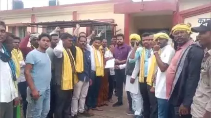 छपारा: छपारा तहसीलदार को हत्या की जांच के मामले में राज्यपाल के नाम ज्ञापन सौंपा गया