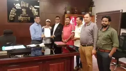 लोहरदगा: जनसंख्या नियंत्रण कानून की मांग के साथ राष्ट्रीय हिंदू फ्रंट ने उपायुक्त को ज्ञापन सौंपा, कानून जल्द लागू करने की अपील
