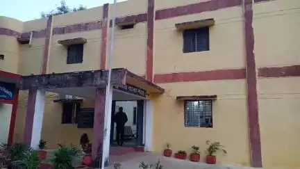 ग्राम काशीटोला में शराब पिलाने की सुविधा उपलब्ध कराने पर आरोपी के खिलाफ पुलिस ने की कार्रवाई