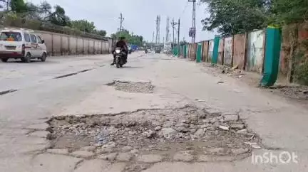 હાઈવે અને શહેરમાં પડેલા ખાડાઓને લઈને પાલનપુર શહેરના જાગૃત નાગરિકે પડતી મુશ્કેલીઓ અંગે પ્રતિક્રિયા આપી