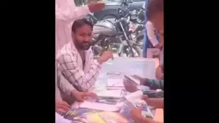 नवाबगंज: बाराबंकी में सूर्यघर मुफ्त बिजली योजना का बूथ कैंप, सैकड़ों लोगों ने सोलर योजना की जानकारी ली, मौके पर हुआ रजिस्ट्रेशन