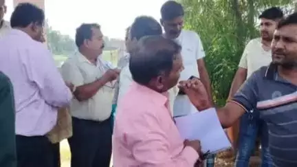 भगवानपुर: भगवानपुर में तालाब की भूमि की प्रशासन की टीम ने की पैमाइश, अतिक्रमण भी किया गया चिन्हित