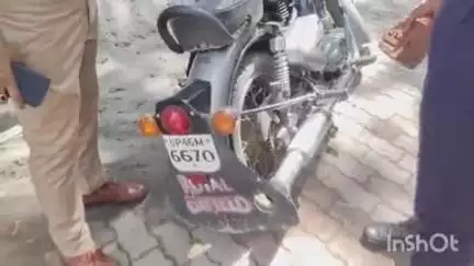 बहराइच: डीएम चौराहे के पास यातायात पुलिस ने मोडिफाइड साइलेंसर वाली बुलेट बाइक को किया सीज, काटा ₹10 हजार का चलान