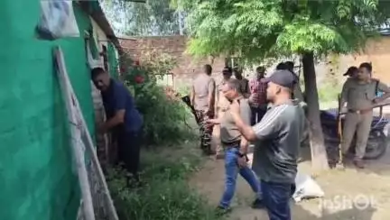 गदरपुर: हरीपुरा जलाशय व बौर जलाशय के पास बने ढाबों से बेशकीमती खेर की लकड़ी की गई ज़ब्त