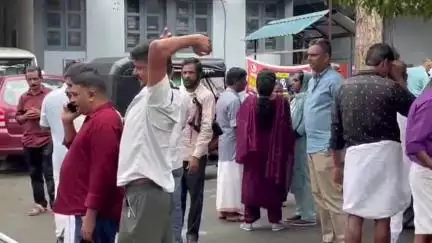 വെെത്തിരി: മുണ്ടക്കൈ -ചൂരൽമല ദുരന്തബാധിതർക്കായി ജില്ലാ ഭരണകൂടം സംഘടിപ്പിച്ച ക്യാമ്പ് ബഹിഷ്കരിച്ച് ഒരു വിഭാഗം ദുരന്തബാധിതർ