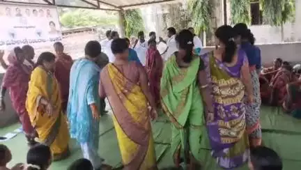 అసిఫాబాద్: దబోలి గ్రామంలో ప్రభుత్వ పథకాలపై కళాప్రదర్శన