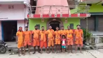 हंटरगंज: पांडेपुरा में बोल बम के जयकारों के साथ कांवरियों का पहला जत्था बाबा धाम के लिए रवाना