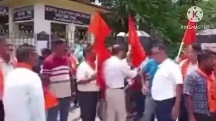 মাৰ্ঘেৰিটা: মাৰ্ঘেৰিটাত পূৰ্বোত্তৰ খাদান মজদূৰ সংঘৰ বন্ধ হৈ থকা কয়লা ক্ষেত্ৰ মুকলিৰ দাবীত ধৰ্ণা কাৰ্যসূচী ৰূপায়ণ