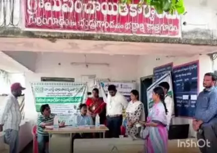 అశ్వారావుపేట: గుర్తింపు కార్డుల కోసం పేర్లు నమోదు చేసుకోవాలని చండ్రుగొండమండలంలో జరిగిన కార్యక్రమంలో తెలిపినITDAసహాయ ప్రాజెక్టు అధికారి