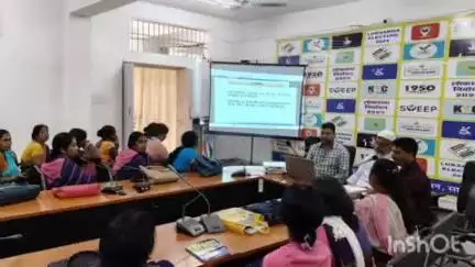 राजमहल: राजमहल प्रखंड सभागार कक्ष में बीएलओ सुपरवाइजर और बीएलओ को दिया गया प्रशिक्षण