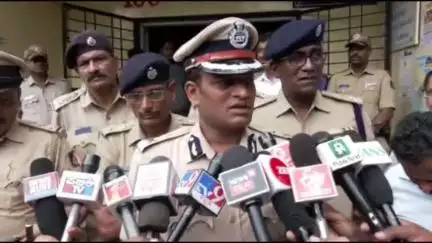 ಧಾರವಾಡ: ಚಾಕು ಇರಿದು ಪರಾರಿಯಾಗಿದ್ದ ಆರೋಪಿ ಕಾಲಿಗೆ ಪೊಲೀಸರಿಂದ ಫೈರಿಂಗ್: ನಗರದಲ್ಲಿ ಪೊಲೀಸ್ ಕಮಿಷನರ್ ಎನ್.ಶಶಿಕುಮಾರ್