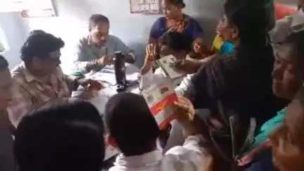 జి కొండూరు పోస్ట్ ఆఫీస్ ఖాతా నుండి 22 లక్షల గోల్ మాల్.. ఆందోళన చేపట్టిన బాధితులు