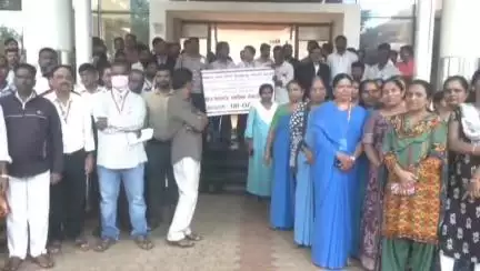 ಬೆಳಗಾವಿ: ನಗರದಲ್ಲಿ 4ನೇ ದಿನಕ್ಕೆ ಕಾಲಿಟ್ಟ ಪಾಲಿಕೆ ನೌಕರರ ಪ್ರತಿಭಟನೆ