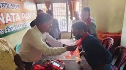 করিমগঞ্জ: শ্রীভূমি জেলা BJP কার্যালয়ে বাহাদুরপুর GP-র নবনির্বাচিত 6 জন ওয়ার্ড সদস্যকে সংবর্ধনা প্রদান, উপস্থিত জেলা BJP-র সভাপতি